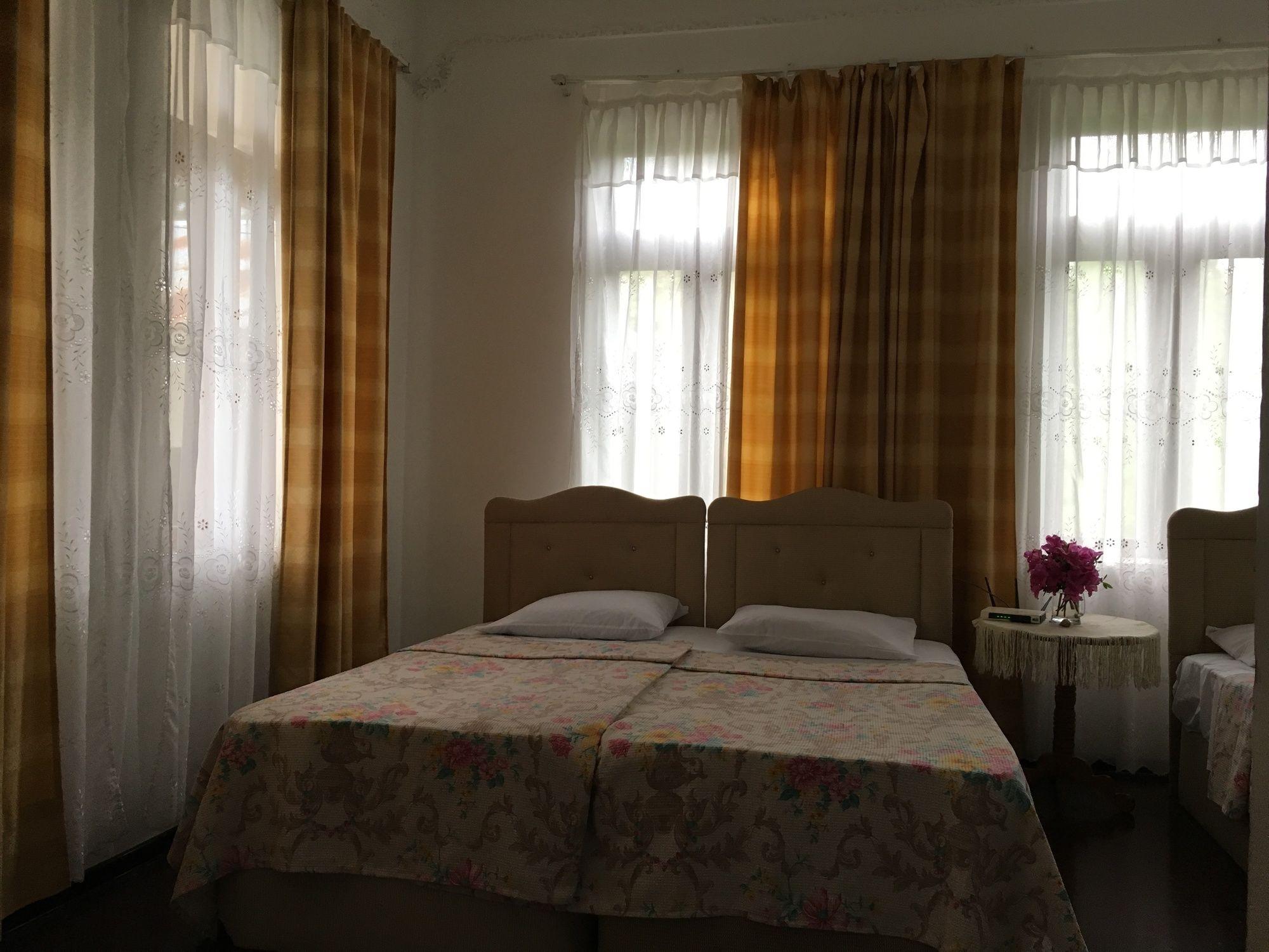 White Guest House Batumi Ngoại thất bức ảnh