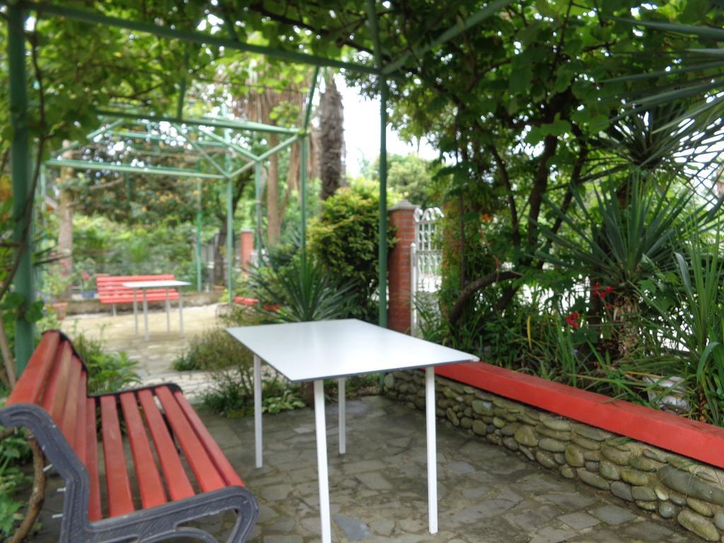 White Guest House Batumi Phòng bức ảnh