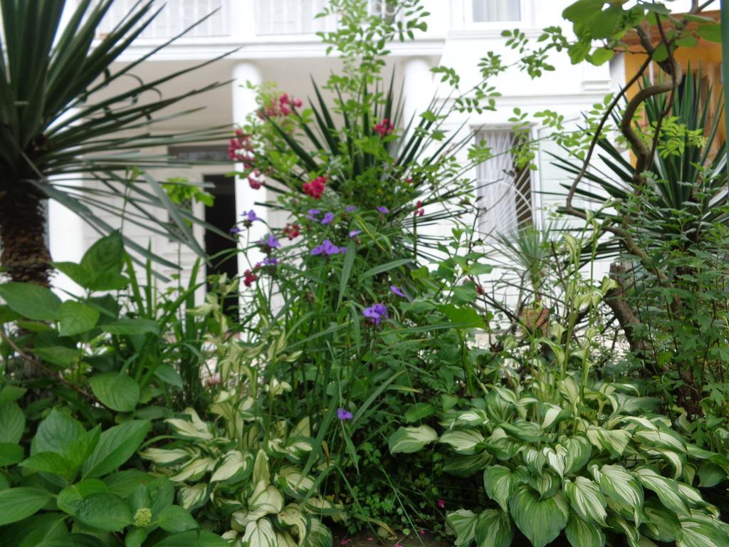 White Guest House Batumi Ngoại thất bức ảnh