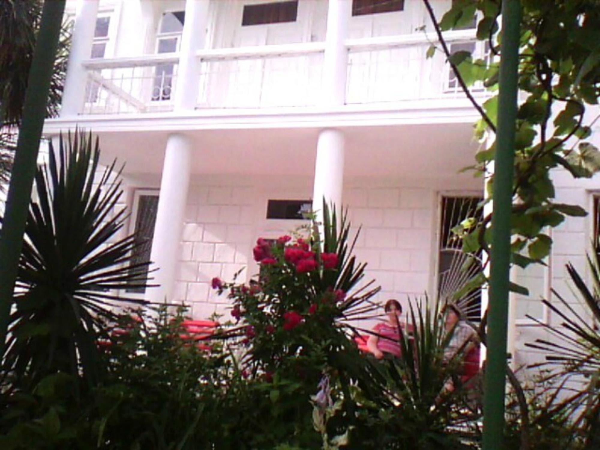 White Guest House Batumi Ngoại thất bức ảnh