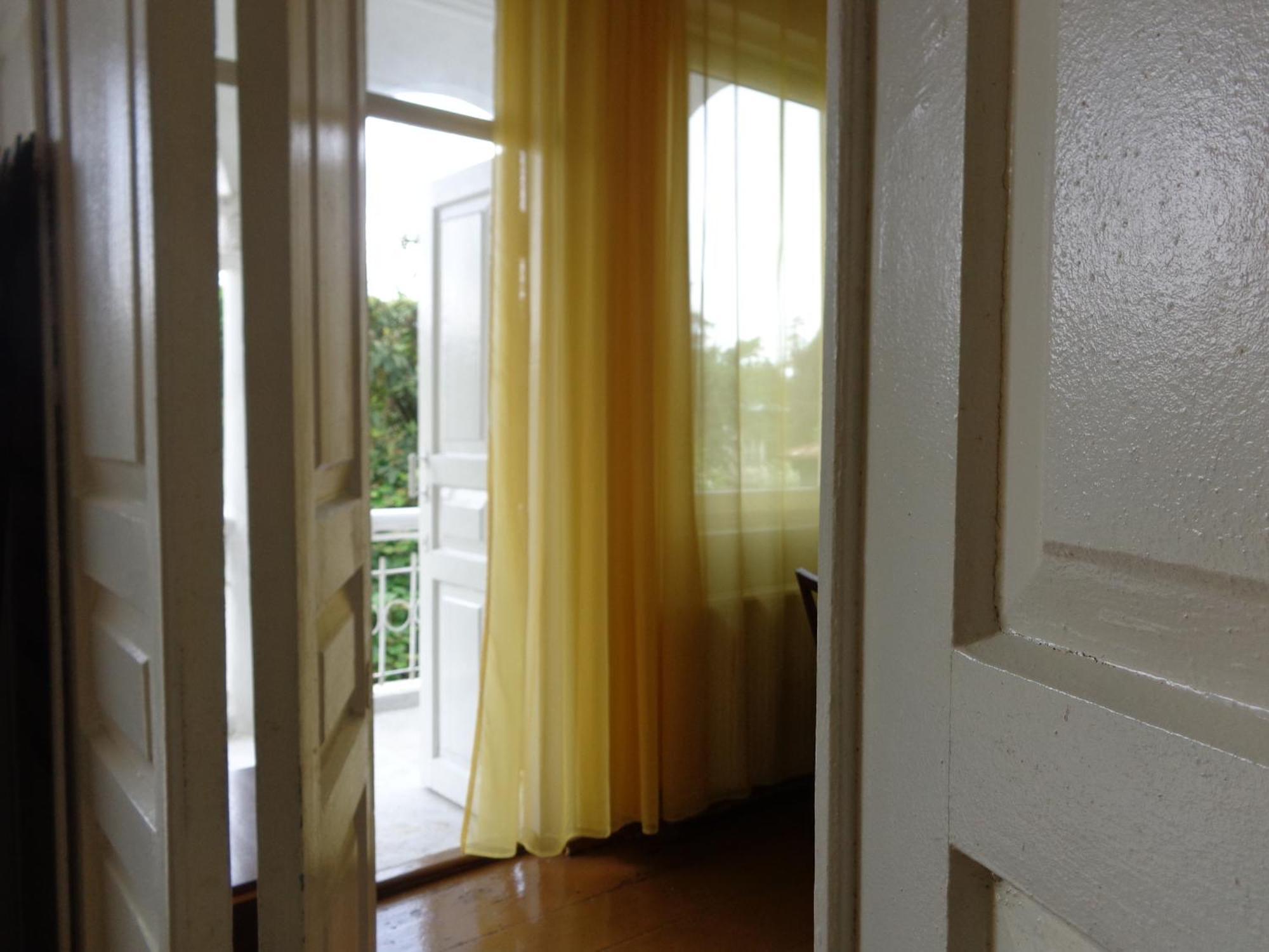 White Guest House Batumi Phòng bức ảnh
