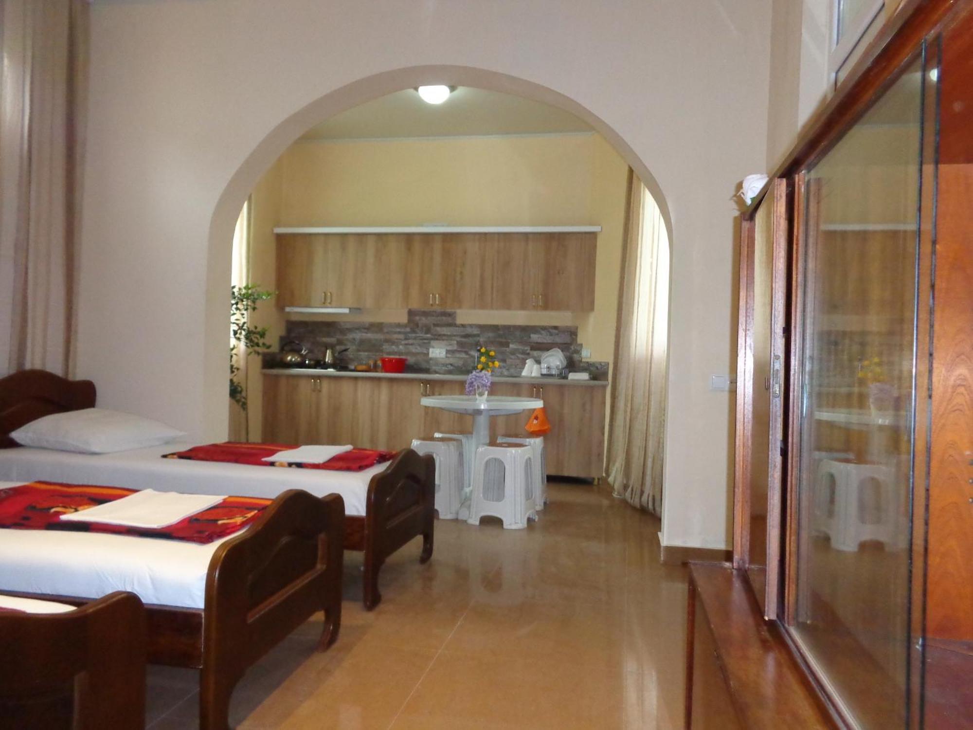 White Guest House Batumi Phòng bức ảnh