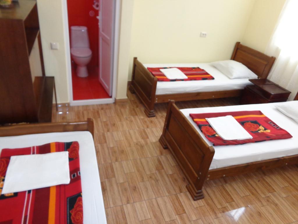 White Guest House Batumi Phòng bức ảnh
