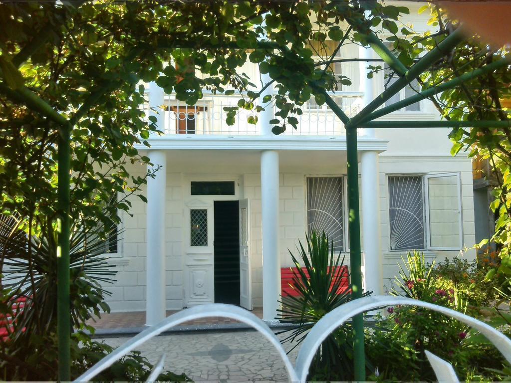White Guest House Batumi Ngoại thất bức ảnh